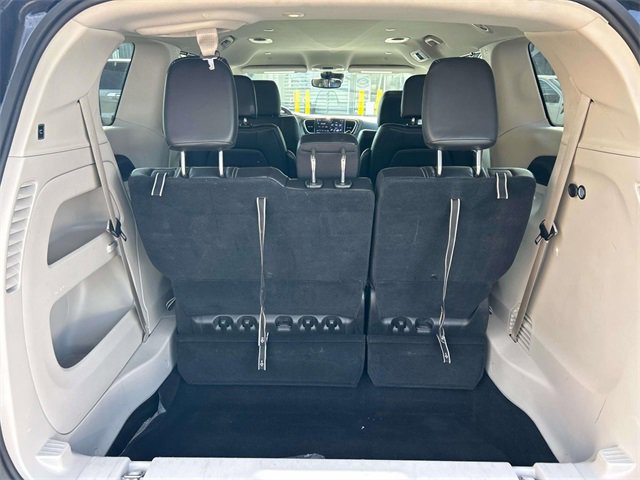 Used 2024 Chrysler Pacifica Touring-L image 12