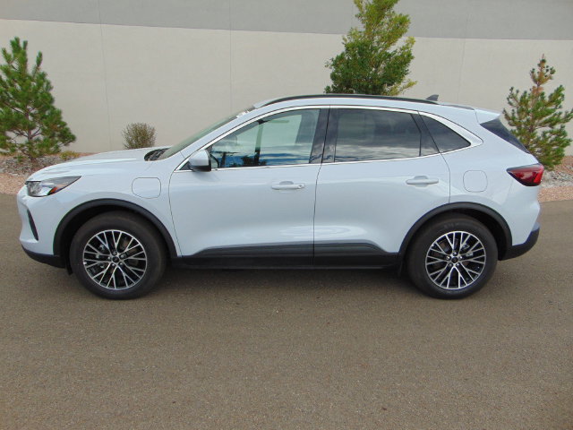 Certified 2026 Ford Escape SE FWD image 3