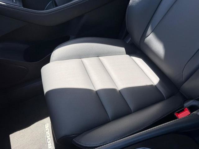 Used 2023 Nissan Rogue SL AWD/4WD image 17