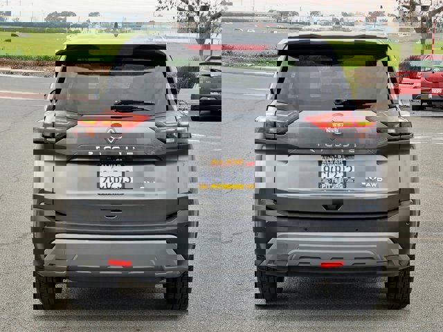 Used 2022 Nissan Rogue SV image 4