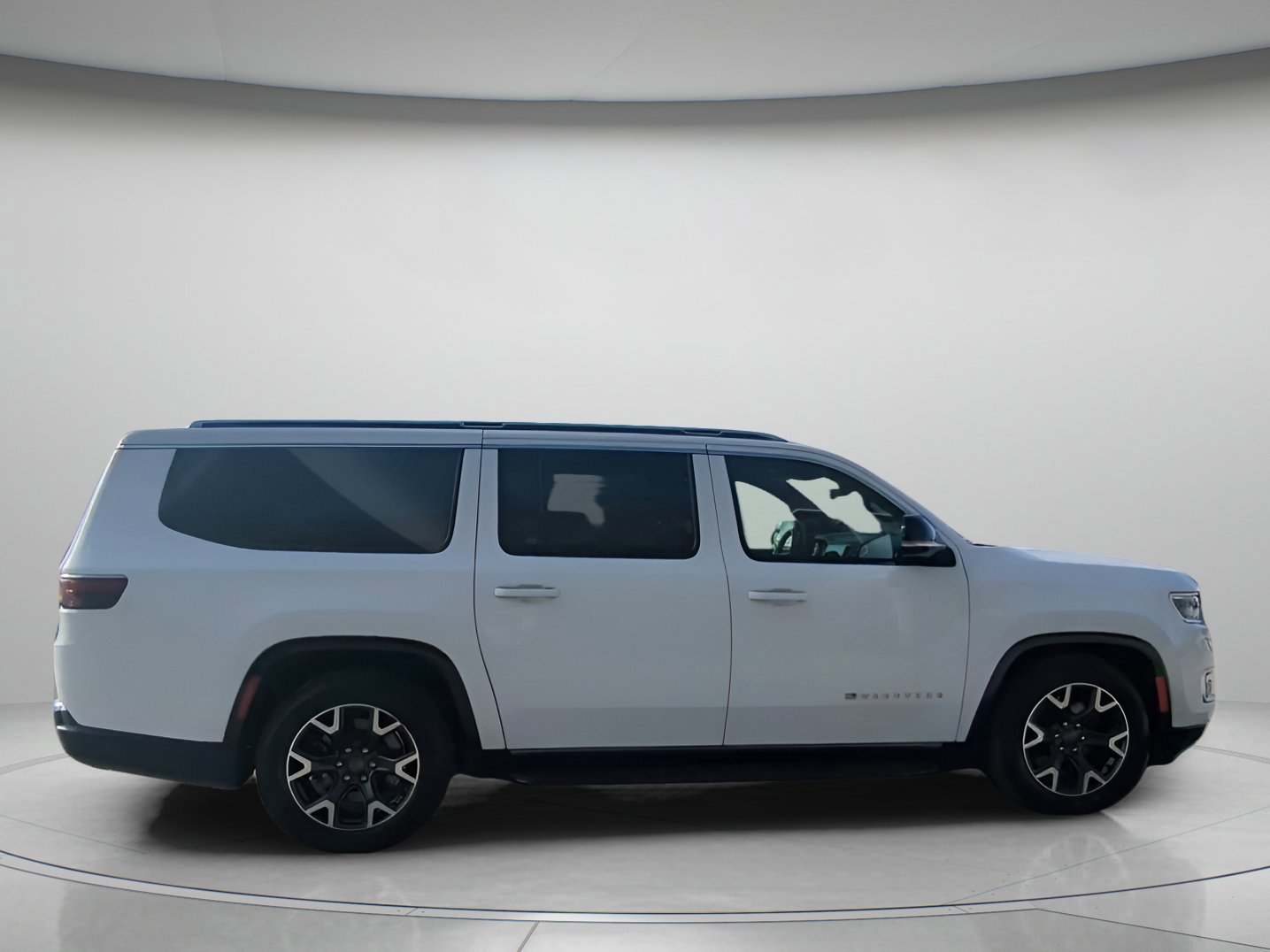 Used 2023 Jeep Wagoneer L Series III w/ Preferred Equipment Group image 25