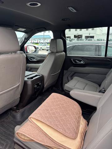 Used 2022 Chevrolet Suburban Z71 w/ Luxury Package AWD/4WD image 6