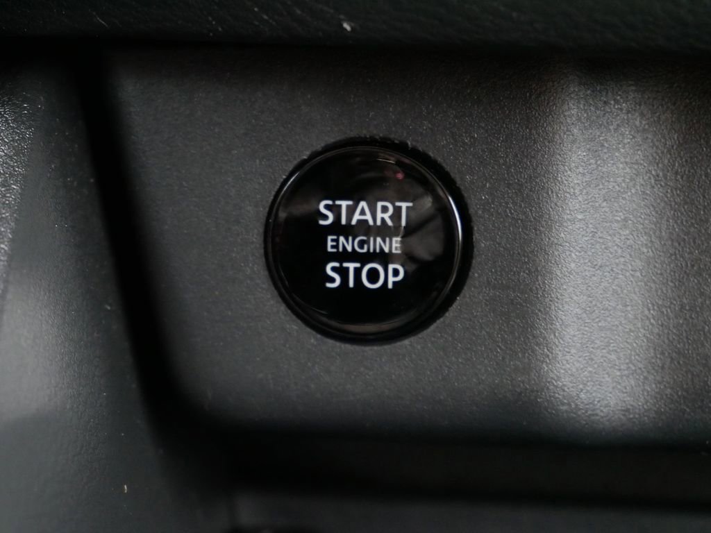 Used 2025 Nissan Rogue SV AWD/4WD image 26