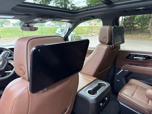 Used 2025 Chevrolet Suburban High Country AWD/4WD image 22