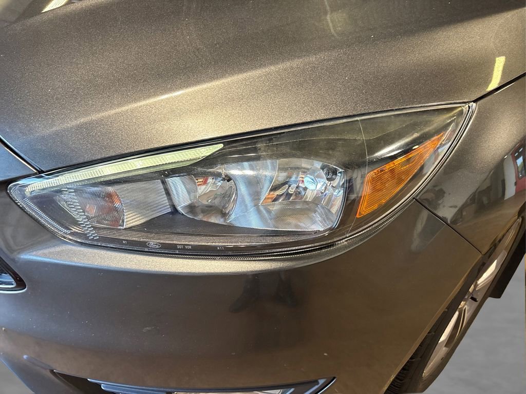 Certified 2018 Ford Focus SE w/ SE Appearance Package FWD image 20