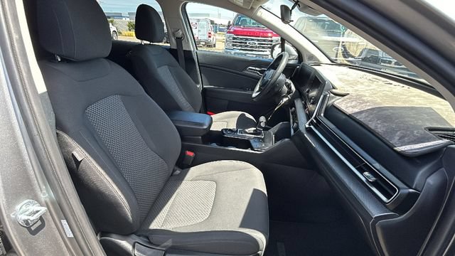 Used 2023 Kia Sportage LX AWD/4WD image 11