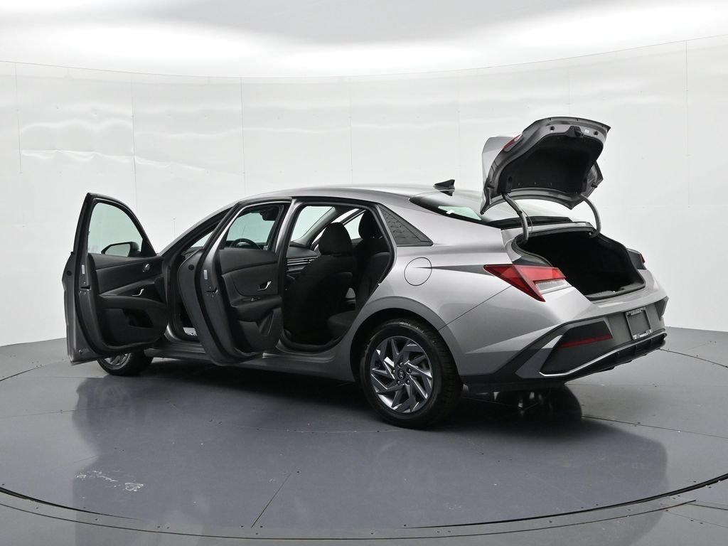 Used 2024 Hyundai Elantra SEL FWD image 29