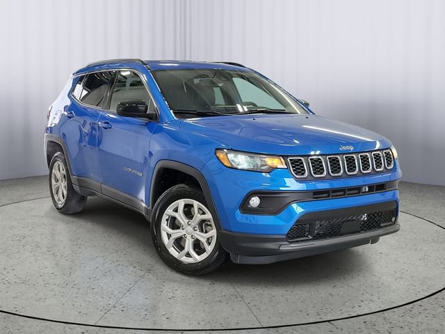 Used 2024 Jeep Compass Latitude w/ Convenience Group image 4