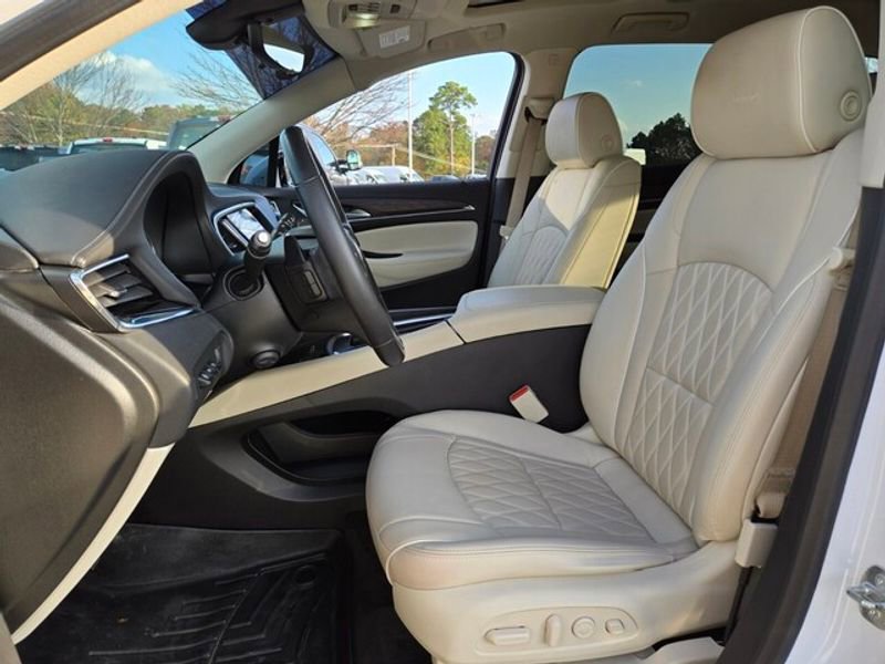 Used 2023 Buick Enclave Avenir w/ Avenir Technology Package image 10