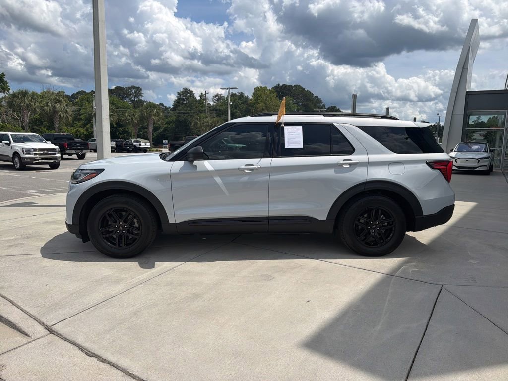Certified 2025 Ford Explorer Active RWD image 4