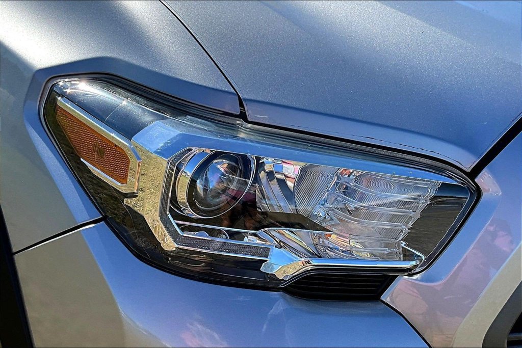 Used 2020 Toyota Tacoma TRD Off-Road RWD image 35