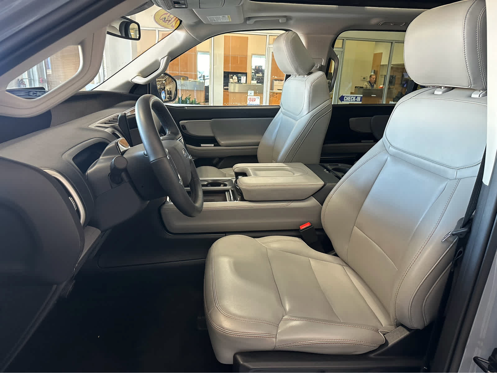 Certified 2025 Ford Expedition Active AWD/4WD image 25
