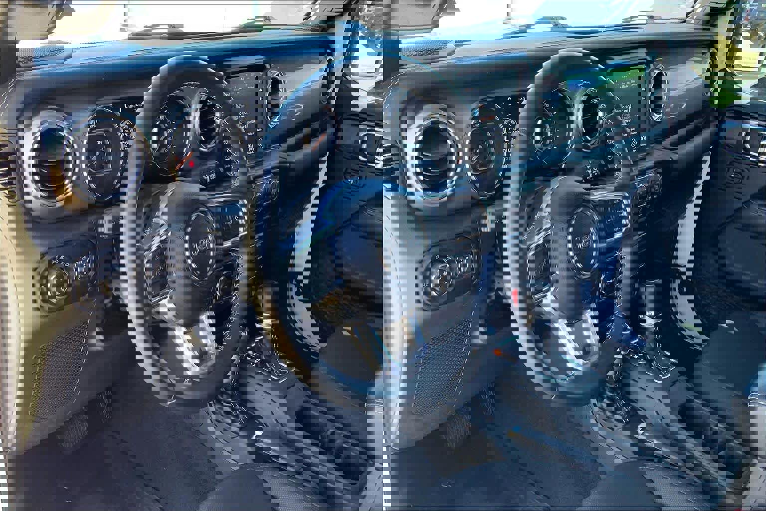 Used 2022 Jeep Gladiator Overland w/ Trailer Tow Package image 18