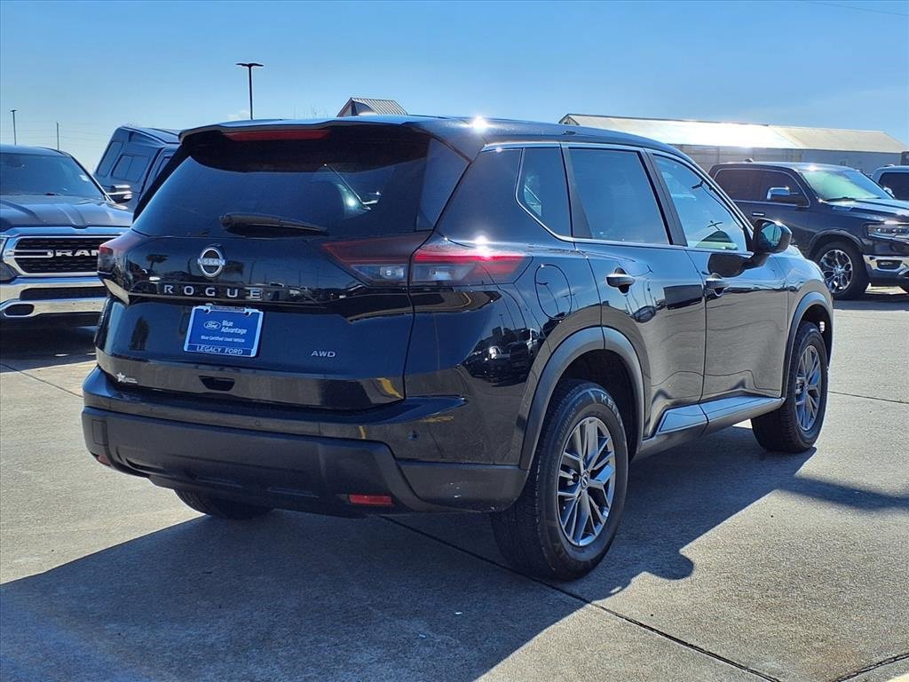 Used 2024 Nissan Rogue S image 2