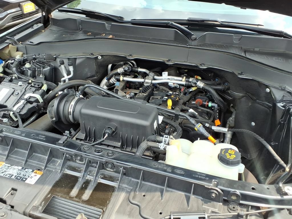 Certified 2022 Ford Explorer XLT w/ Equipment Group 202A AWD/4WD image 18
