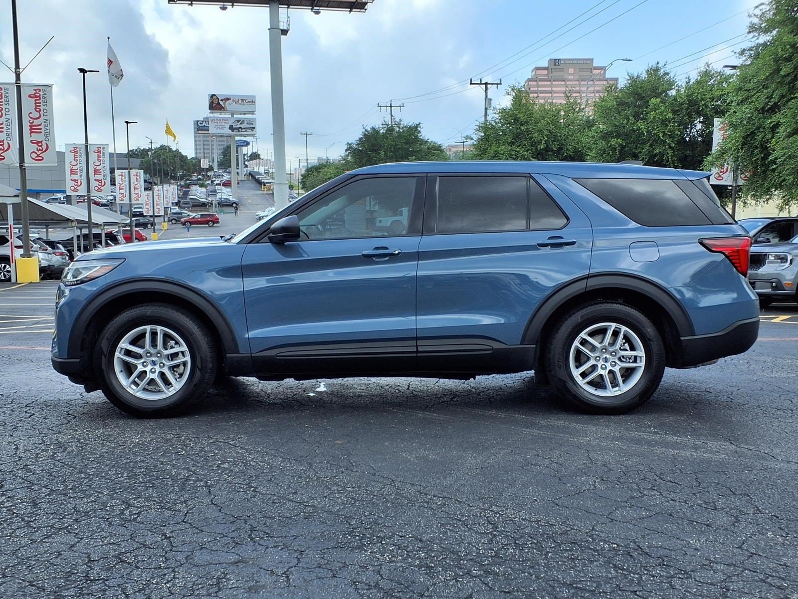 Certified 2026 Ford Explorer Active RWD image 9