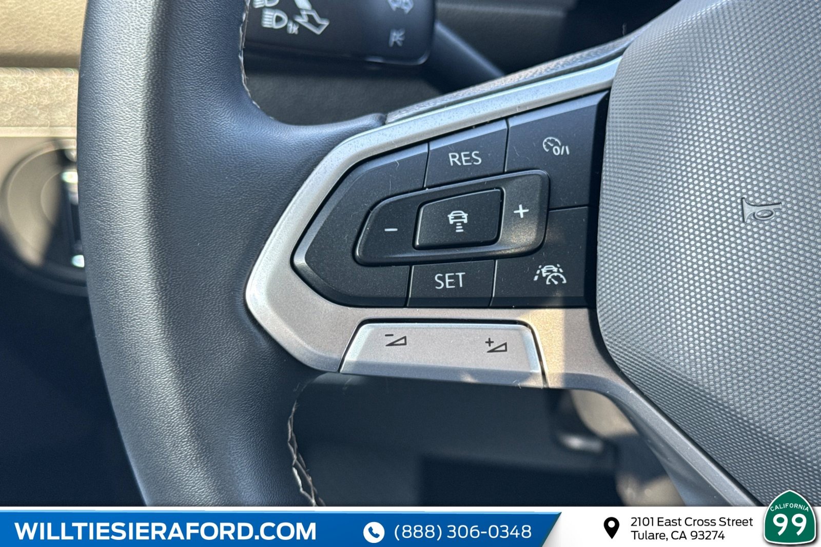 Used 2024 Volkswagen Tiguan SE image 28