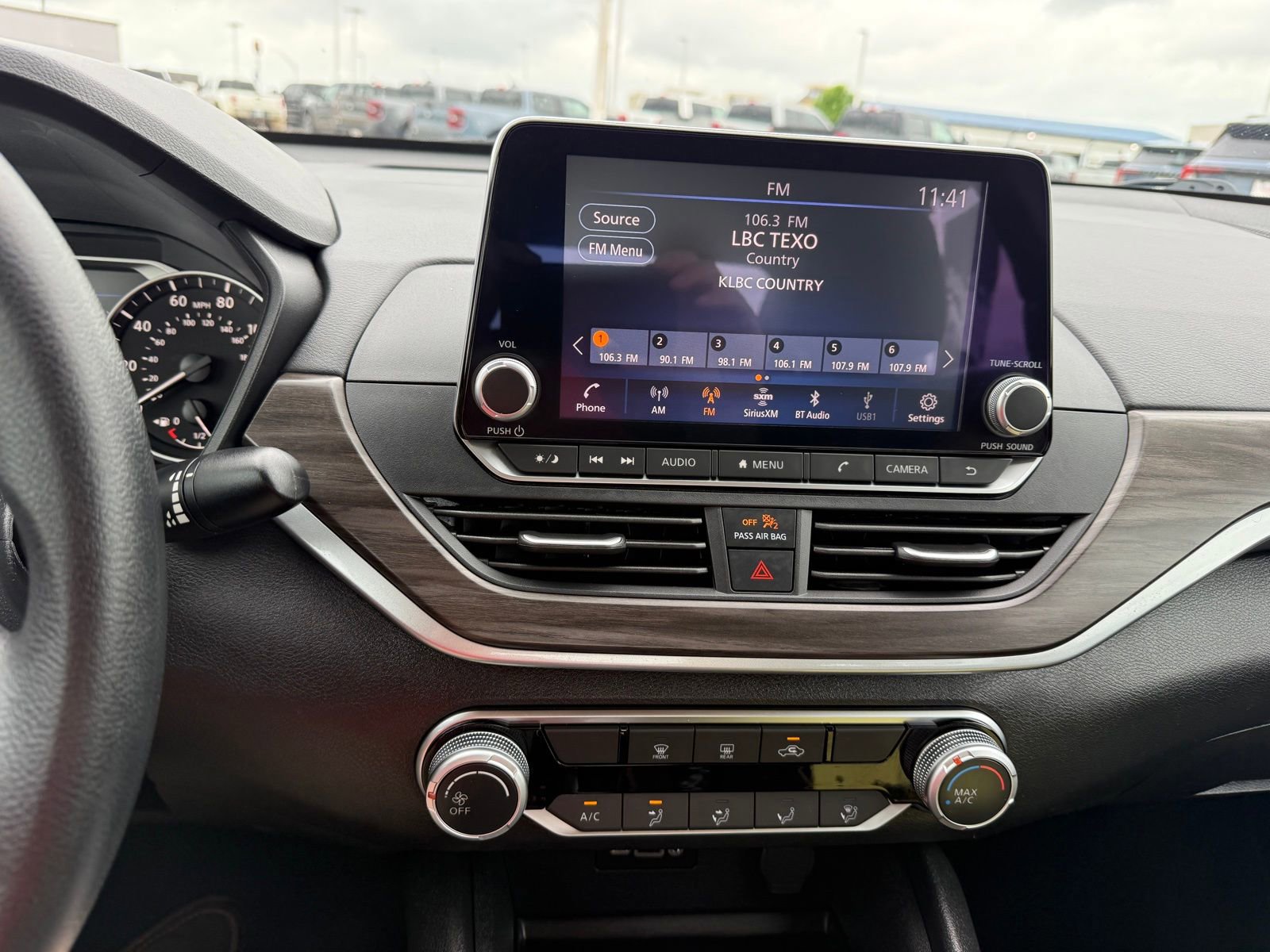 Used 2025 Nissan Altima 2.5 SV FWD image 15