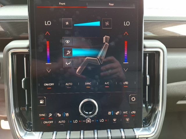 Used 2026 GMC Yukon Elevation w/ Elevation Premium Package AWD/4WD image 26