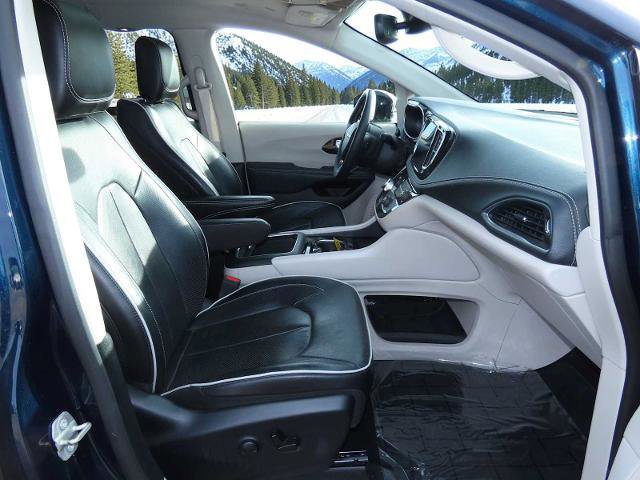 Used 2023 Chrysler Pacifica Limited image 21