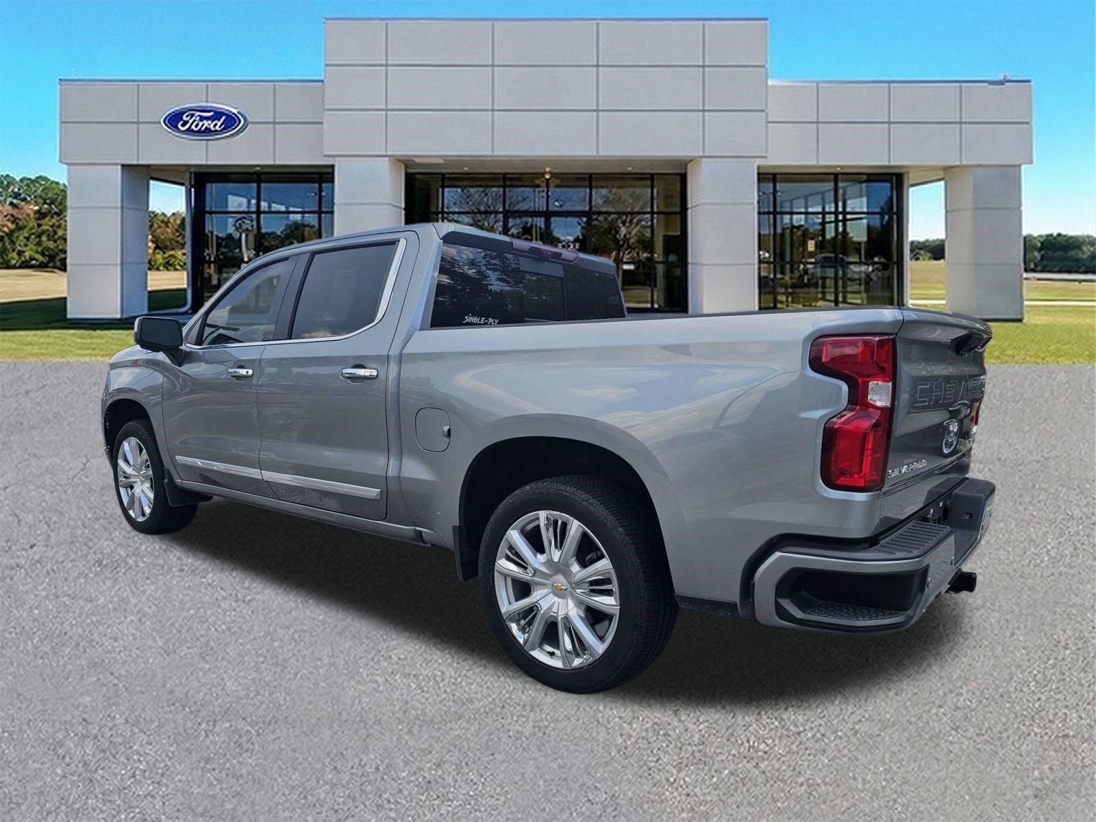 Used 2024 Chevrolet Silverado 1500 High Country w/ Technology Package AWD/4WD image 6