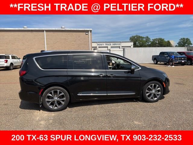 Used 2017 Chrysler Pacifica Limited FWD image 10