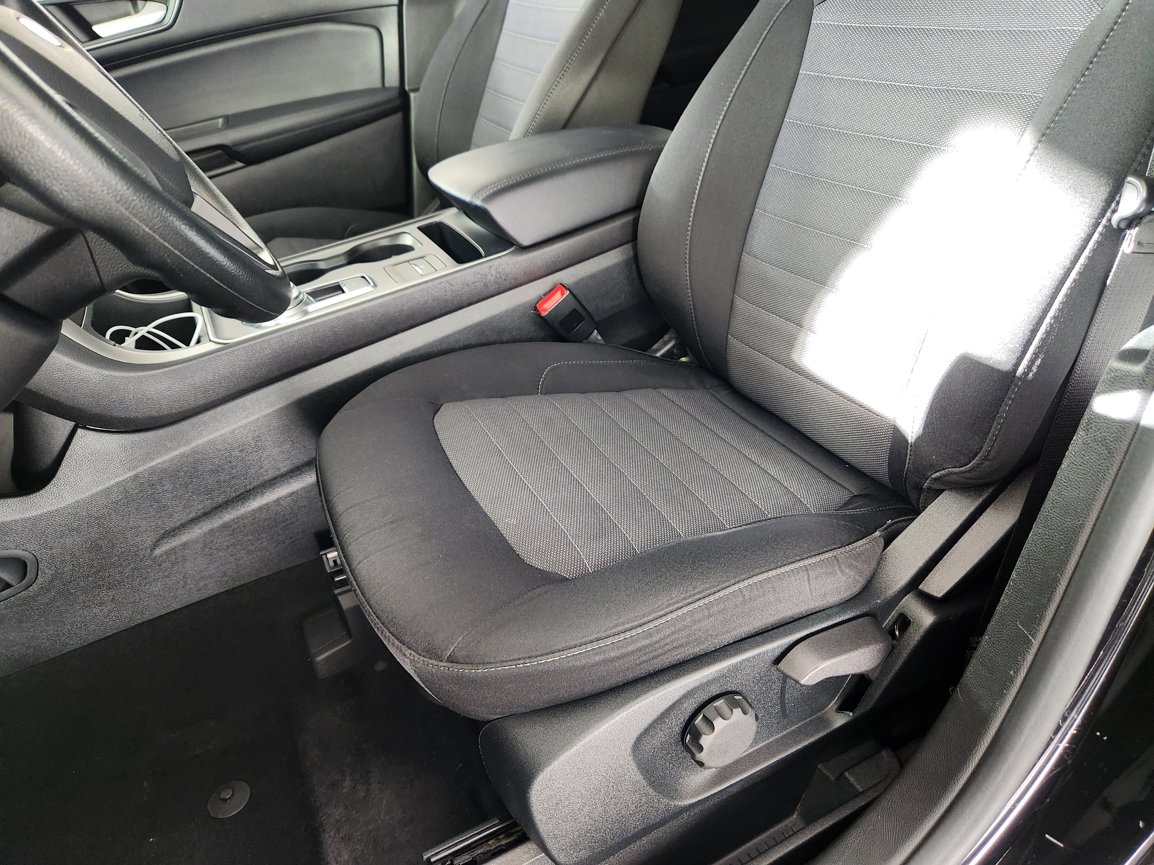 Certified 2021 Ford Edge SE image 13