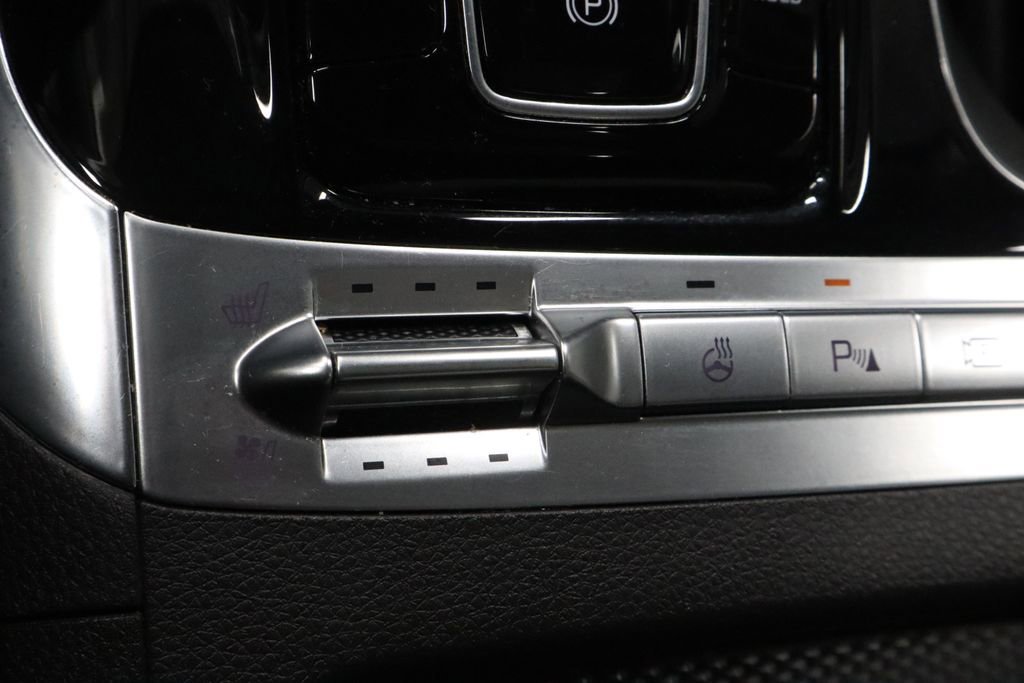 Used 2024 Kia Carnival SX Prestige image 33