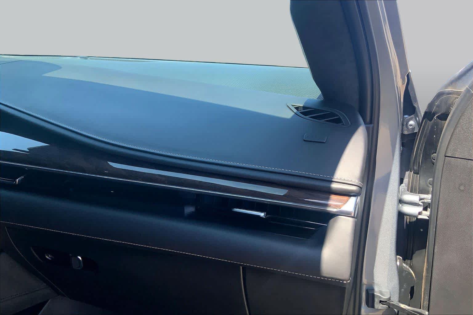 Used 2023 Cadillac Escalade Sport Platinum AWD/4WD image 19