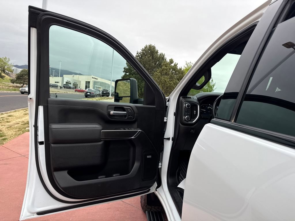 Used 2023 GMC Sierra 3500 AT4 w/ AT4 Premium Plus Package AWD/4WD image 9