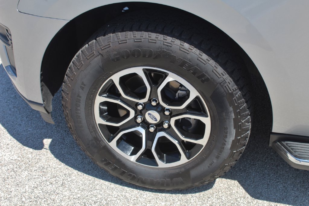 Certified 2022 Ford Expedition XLT RWD image 5
