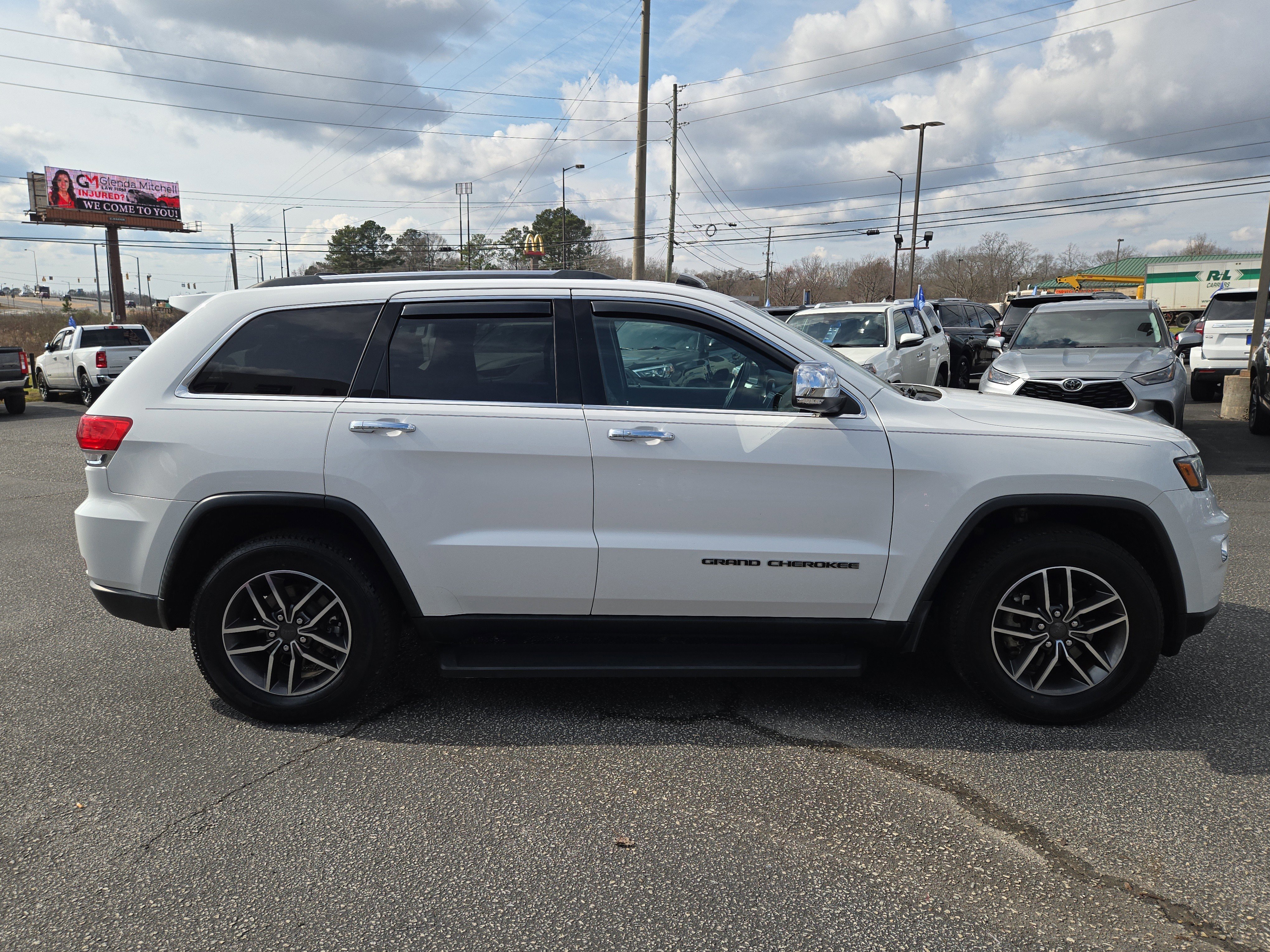 Used 2019 Jeep Grand Cherokee Limited w/ Luxury Group II image 3