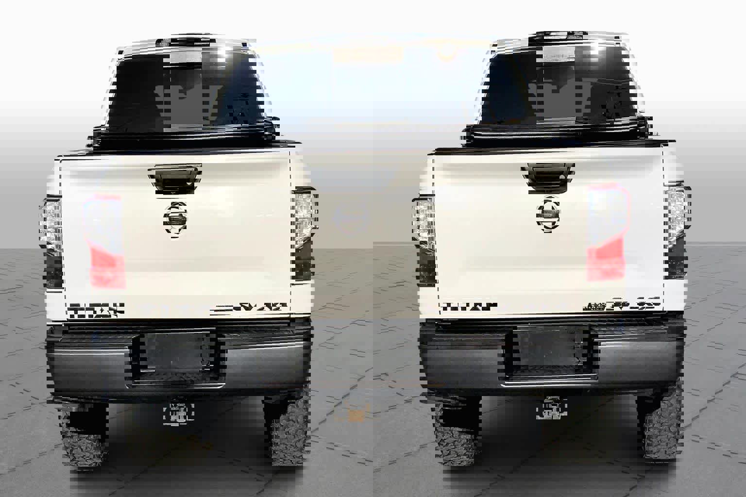 Used 2018 Nissan Titan PRO-4X image 3