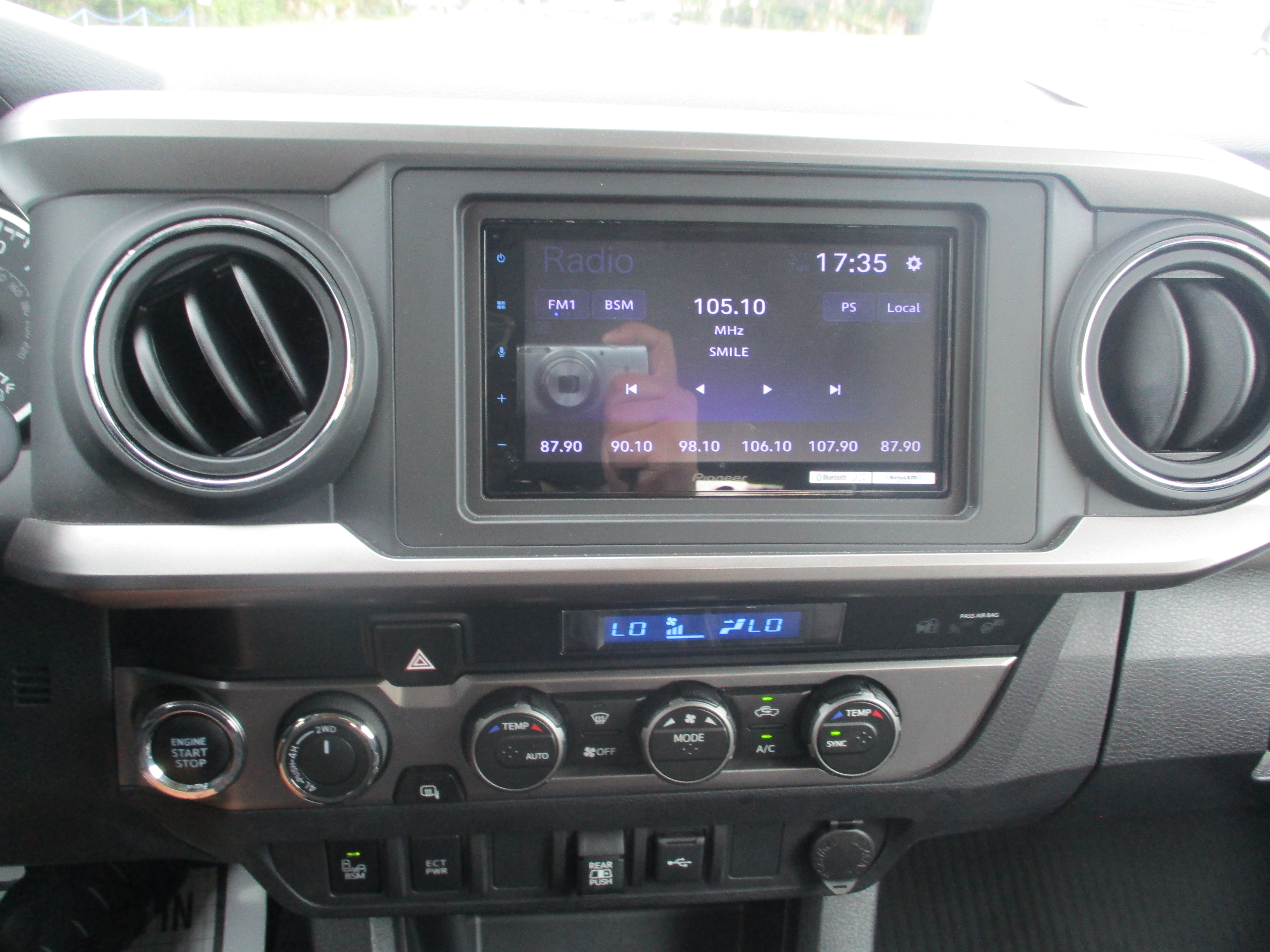 Used 2023 Toyota Tacoma SR5 w/ Technology Package AWD/4WD image 19