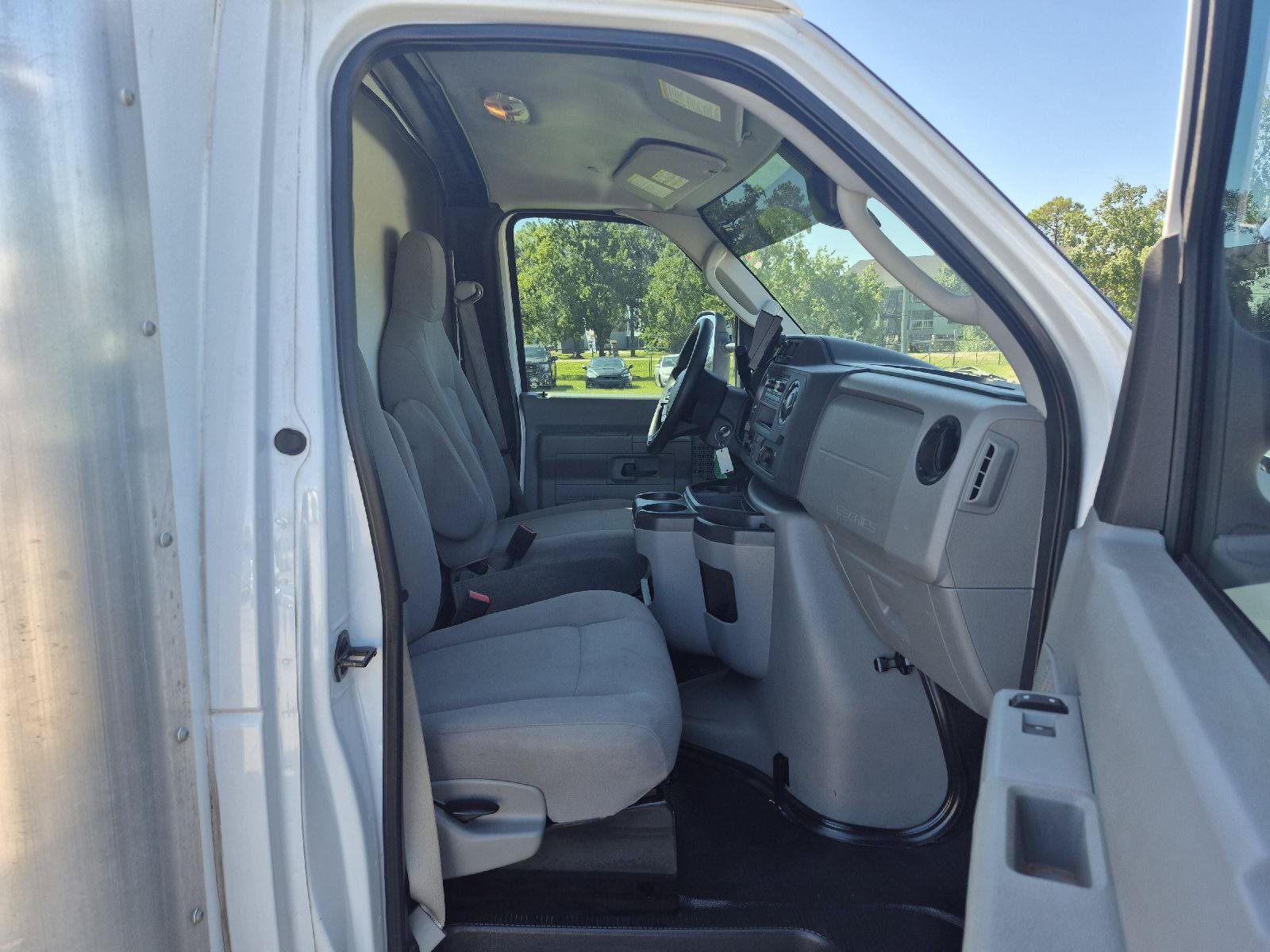Certified 2024 Ford E-450 and Econoline 450 Super Duty w/ Driver's Safety Package RWD image 6