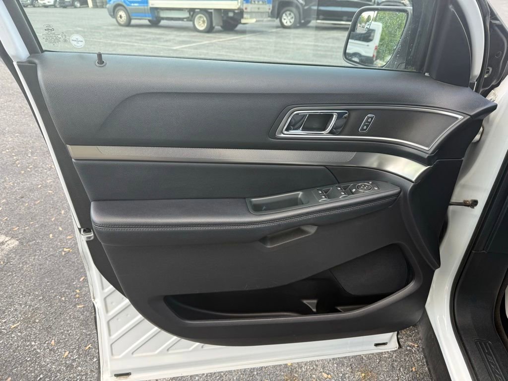 Certified 2018 Ford Explorer XLT AWD/4WD image 13