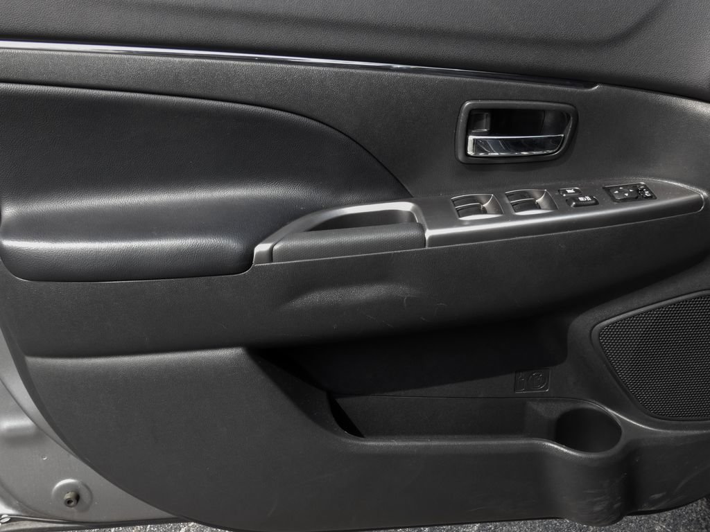 Used 2025 Mitsubishi Outlander Sport AWD image 6