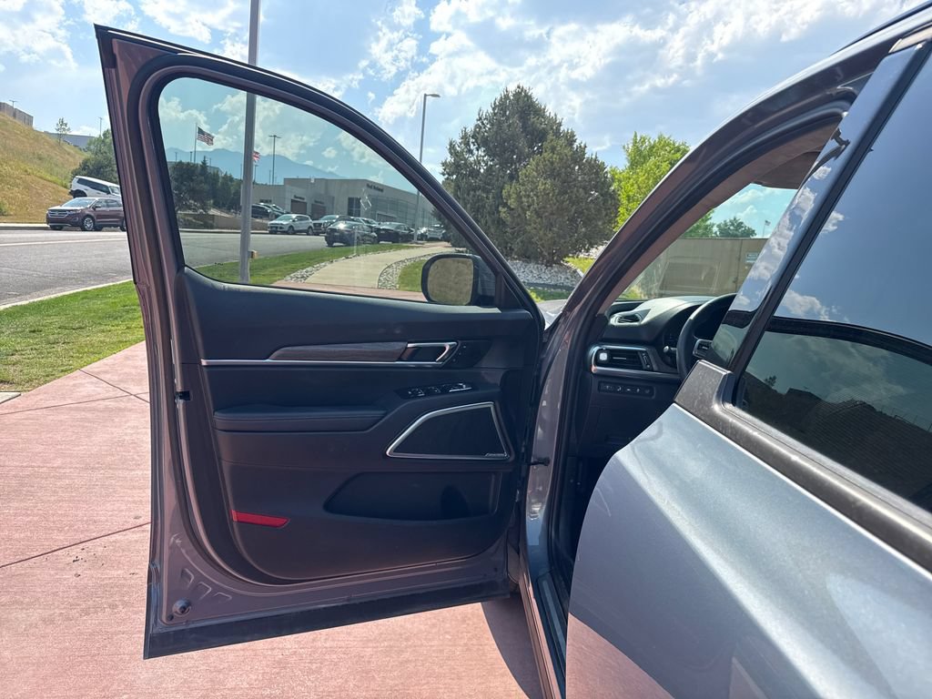 Used 2022 Kia Telluride SX w/ SX Prestige Package AWD/4WD image 12