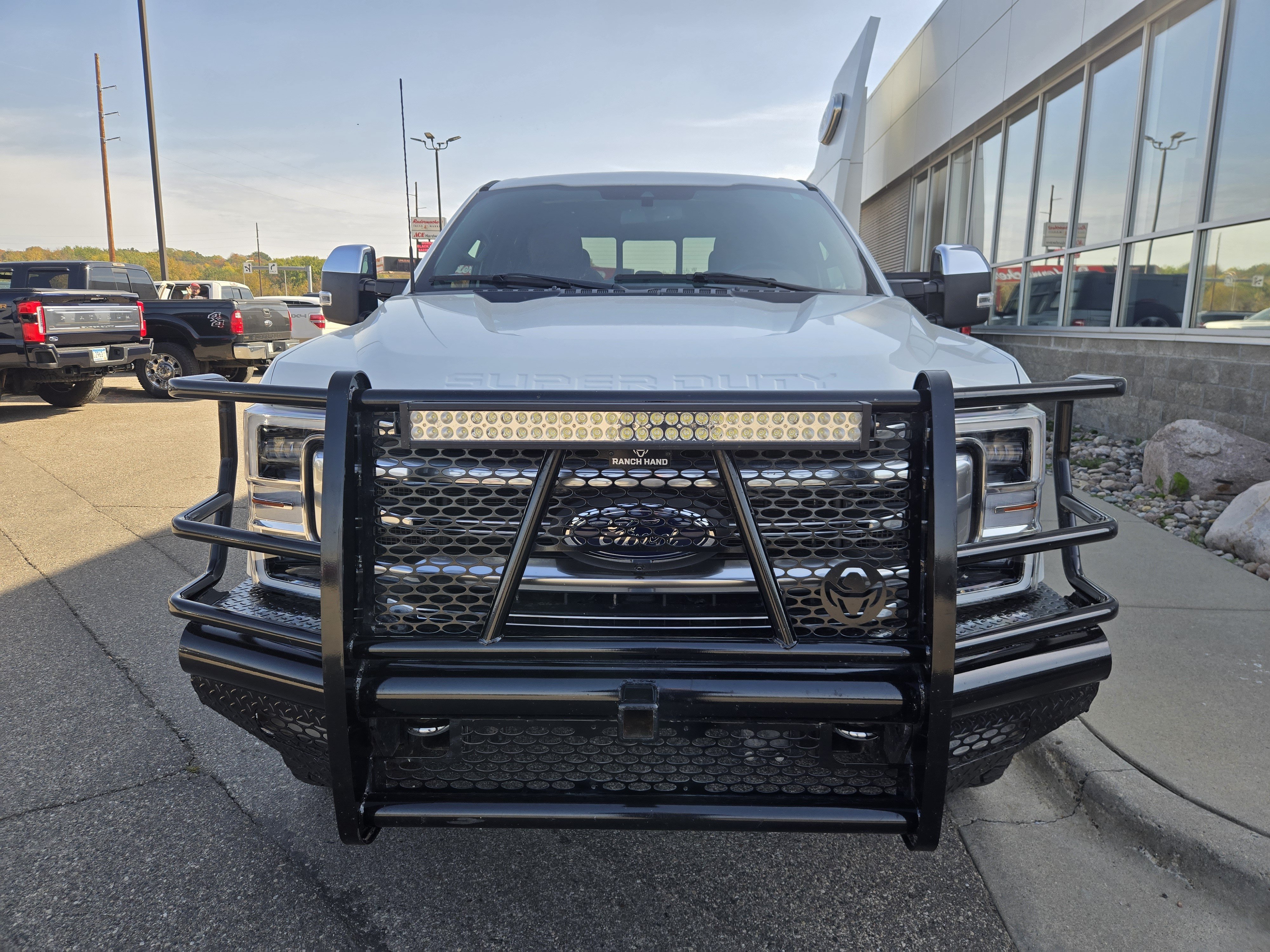 Certified 2022 Ford F250 Platinum w/ FX4 Off-Road Package AWD/4WD image 4