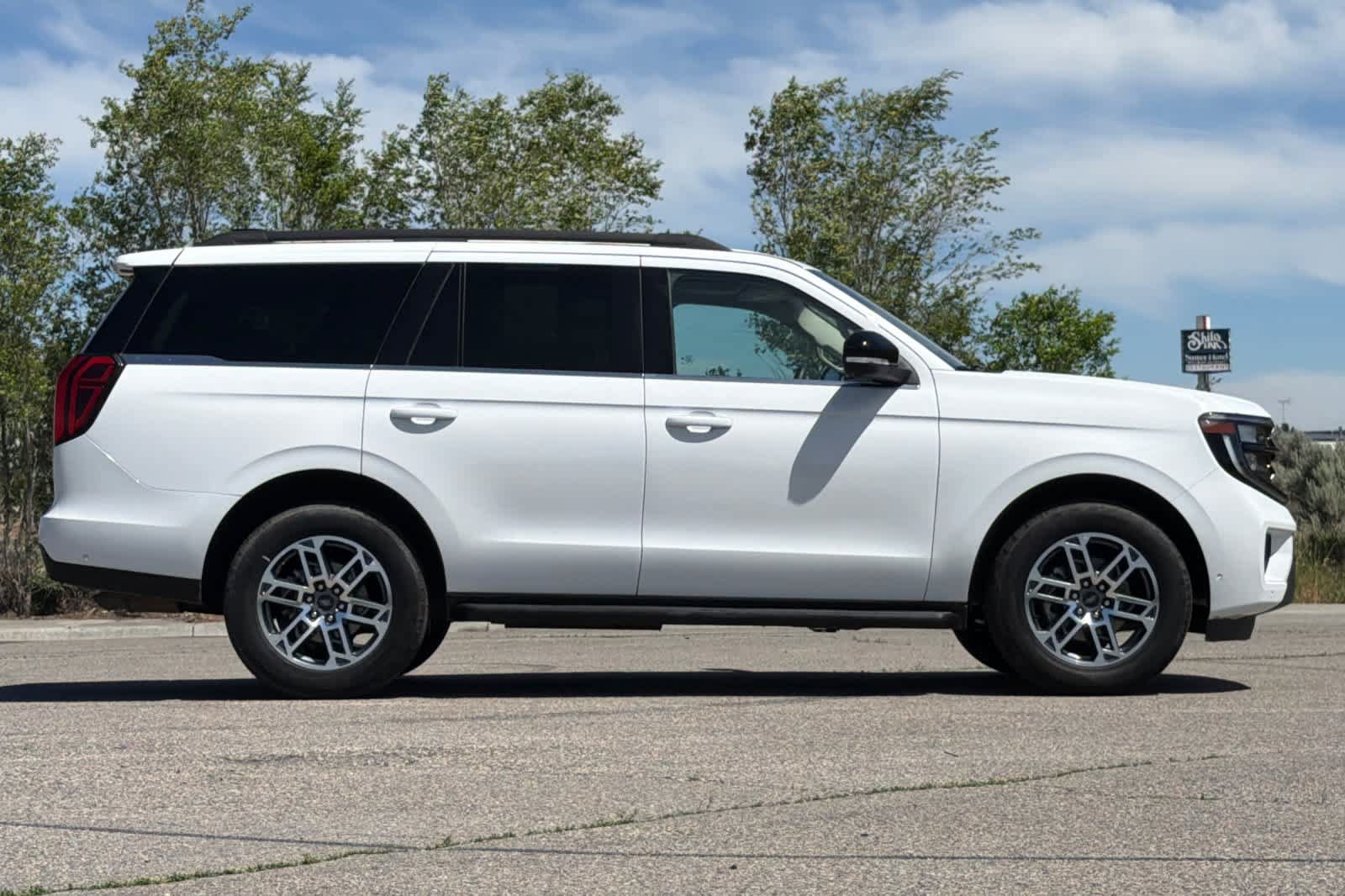 Certified 2025 Ford Expedition Active AWD/4WD image 8