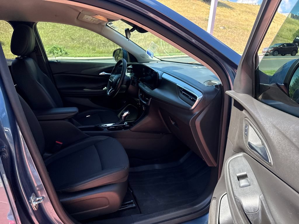 Used 2025 Buick Encore GX Preferred w/ Comfort Package AWD/4WD image 28