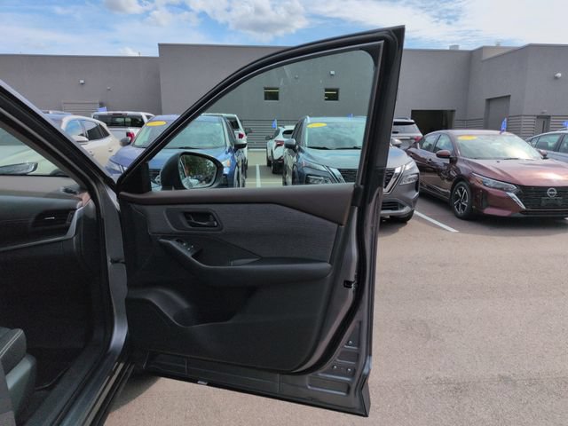 Used 2023 Nissan Rogue S AWD/4WD image 14