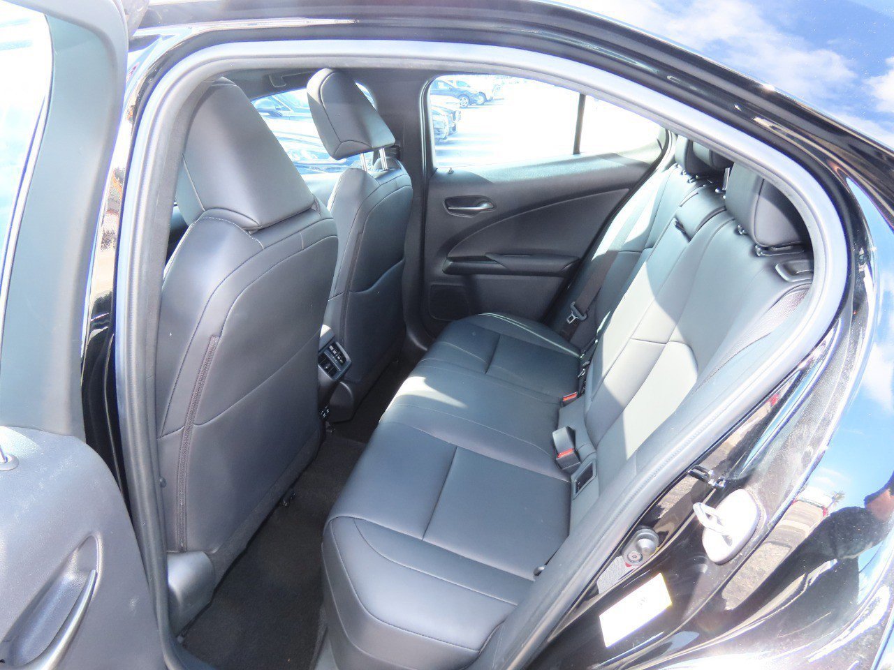 Used 2019 Lexus UX 200 image 21