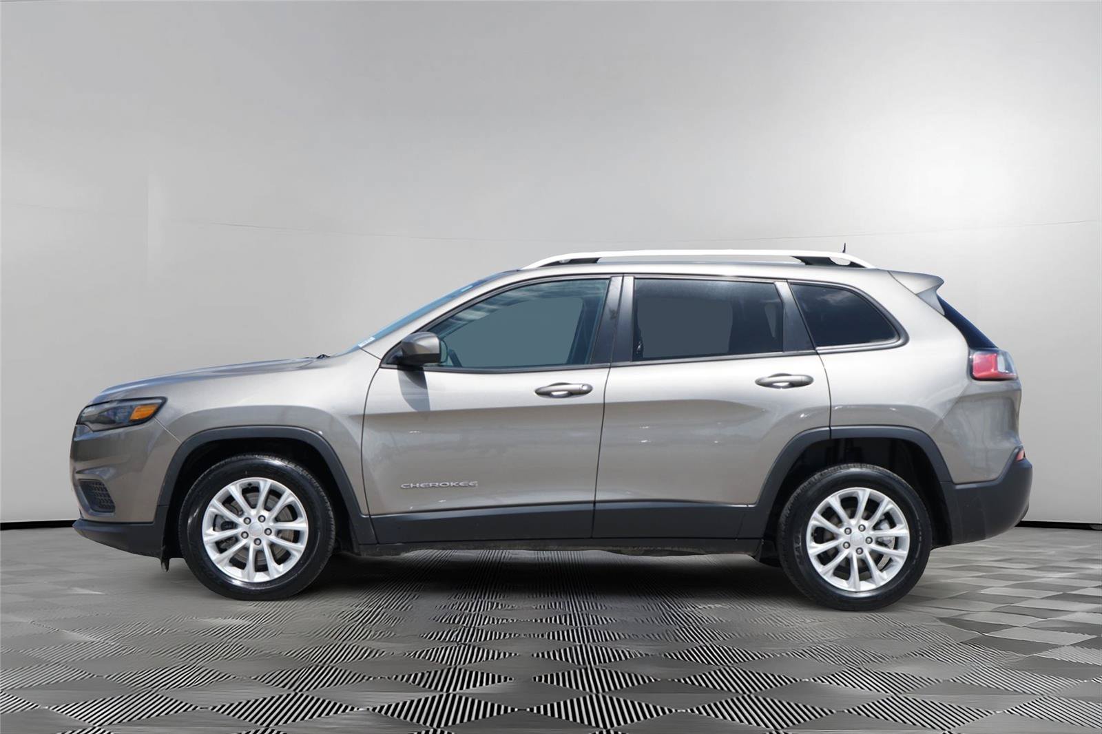 Used 2020 Jeep Cherokee Latitude FWD image 7