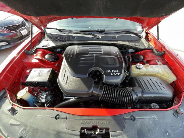 Used 2018 Dodge Charger SXT image 31