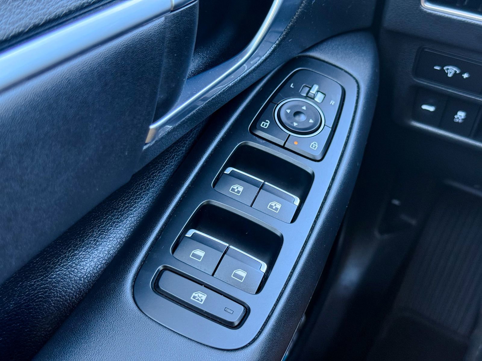 Used 2020 Hyundai Sonata SEL w/ Convenience + Sunroof Package FWD image 28