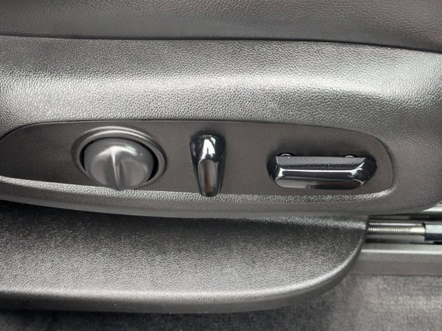 Used 2021 Chevrolet Traverse RS image 39