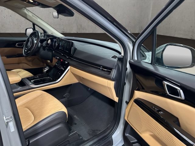 Used 2024 Kia Carnival EX FWD image 17