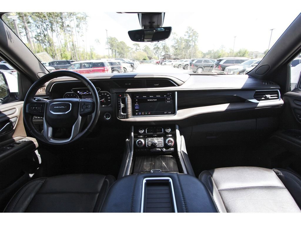 Used 2021 GMC Yukon XL Denali w/ Denali Premium Package image 13