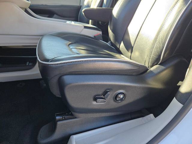 Used 2024 Chrysler Pacifica Limited FWD image 25